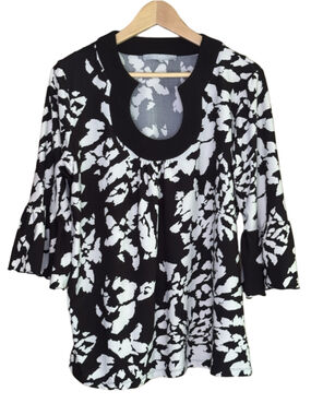 Violet & Claire abstract print bell sleeve top size large